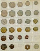 Kisalakú, négygyűrűs, fekete műbőr érmeberakó, benne 15db berakólappal, egyenként 30x30mm-es férőhel...