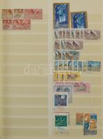 Néhány száz bélyeg 16 lapos A4-es berakóban