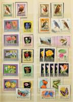 Néhány száz bélyeg 16 lapos A4-es berakóban