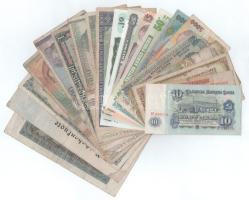 Vegyes, 20db-os külföldi bankjegyből álló tétel, közte Tunézia DN(1965) 1D, stb. T:F,VG, közte 4db AU Mixed, 20pcs foreign banknote lot, in it Tunisia ND(1965) 1 Dinar, etc. C:F,VG, including 4pcs AU