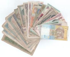 Vegyes, 20db-os külföldi bankjegyből álló tétel, közte Románia 1943. 5000L + 1944. 5000L + 1945. 5000L, stb. T:F,VG, közte 3db AU Mixed, 20pcs foreign banknote lot, in it Romania 1943. 5000 Lei + 1944. 5000 Lei + 1945. 5000 Lei, etc. C:F,VG, including 3pcs AU