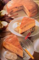 4 darab receptkönyv. Lajos Mari-Hemző Károly: 99 Sütemény és torta 33 színes ételfotóval. Bp.,1986,C...