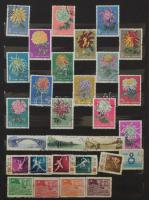 Néhány száz vegyes minőségű vegyes külföldi bélyeg 8 lapos A4-es berakóban