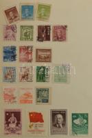 Vegyes külföldi bélyegek 4 db közepes + 7 db A4-es kétoldalas berakólapon + 17 kartonlapon 2 oldalas...