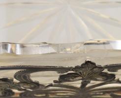 Szecessziós ón kínáló, üveg betéttel, lepattanással, 16x16x24 cm