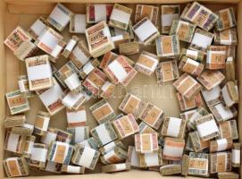 Több mint 100 db döntően különféle Hivatalos, Portó bündli dobozban ömlesztve, közte sok hármaslyukasztású is