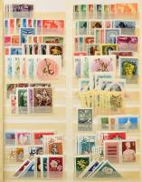 1958-1988 Sok példányos rendező nagyrészt teljes sorok, hozzá kevés régebbi és újabb, 25 lapos nagy ...