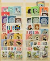 1958-1988 Sok példányos rendező nagyrészt teljes sorok, hozzá kevés régebbi és újabb, 25 lapos nagy ...