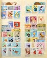 1958-1988 Sok példányos rendező nagyrészt teljes sorok, hozzá kevés régebbi és újabb, 25 lapos nagy ...