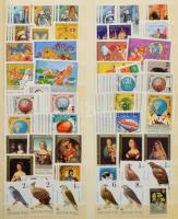 1958-1988 Sok példányos rendező nagyrészt teljes sorok, hozzá kevés régebbi és újabb, 25 lapos nagy ...