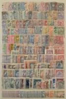 3-4 ezer régi és modern bélyeg + néhány blokk 16 lapos A4-es berakóban, közte klasszikusok, jobbak