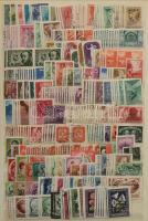 3-4 ezer régi és modern bélyeg + néhány blokk 16 lapos A4-es berakóban, közte klasszikusok, jobbak