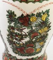 cca 19. sz. vége, Famille Verte nagyváza, kézzel festett, jelzett: 6 jegyes császári jelölés, kis ka...