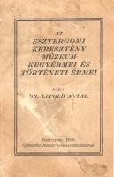 Az esztergomi Keresztény Múzeum kegyérmei és történeti érmei. Közli: Lepold Antal. Esztergom, 1930. Hunnia Könyvnyomda Vállalat. 112 p. Egyetlen kiadás. Lepold Antal (1881-1970) művészettörténész, esztergomi kanonok, az esztergomi Keresztény Múzeum igazgatója rövid írásában a Keresztény Múzeumban őrzött, keresztény vonatkozású kegyérmekből és a múzeum világi érméiből összeálló numizmatikai gyűjteményét katalogizálja. A vallásos érmék közt kegyhelyi érmek, Krisztus-érmek, biblikus személyek érmei, egyes szentek érmei, az egyházi érmek közt pápai és érseki érmek; királyi és koronázási érmek és egyes főurak személyi érmei. Példányunk oldalain kisebb foltosság, első levelén apró pótlás. XX. század második felében készült, feliratozott félvászon kötésben, az első, eredeti borítófedél bekötve. Jó példány.