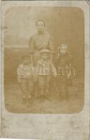 1909 Stomfa, Stampfen, Stupava; családi fotó, anya gyermekeivel, a feladó saját fotójával / mother with children, family photo (fl)
