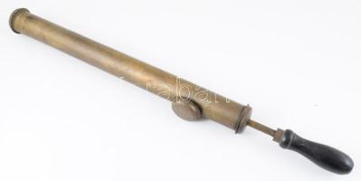 Antik réz permetező, fa nyéllel, h: 56 cm