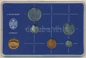 Hollandia 1984. 5c-2 1/2G (5xklf) forgalmi sor műanyag tokban, pénzverdei zsetonnal T:UNC Netherlands 1984. 5 Cent - 2 1/2 Gulden (5xdiff) coin set in plastic case and Coin Mint jeton C:UNC