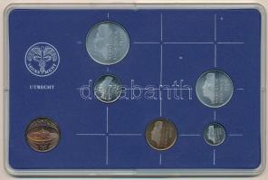 Hollandia 1985. 5c-2 1/2G (5xklf) forgalmi sor műanyag tokban, pénzverdei zsetonnal T:UNC Netherlands 1985. 5 Cent - 2 1/2 Gulden (5xdiff) coin set in plastic case and Coin Mint jeton C:UNC