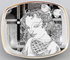 Hollóházi Szász Endre által tervezett tálka. Matricás, jelzett, hibátlan, 14,5x12 cm