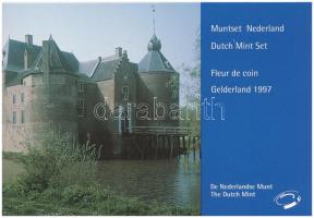 Hollandia 1997. 5c-5G (6xklf) + "Gelderland" emlékérem forgalmi sor karton dísztokban, fólia borítékban T:UNC Hollandia 1997. 5 Cents - 5 Gulden (6xdiff) + "Gelderland" commemorative coin, coin set in cardboard case, in foil envelope C:UNC