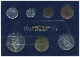 Hollandia 1980. 1c "Julianna" - 2 1/2G "Julianna" (6xklf) forgalmi sor műanyag tokban, pénzverdei zsetonnal T:UNC, patina Netherlands 1980. 1 Cent "Julianna" - 2 1/2 Gulden "Julianna" (6xdiff) coin set in plastic case with mint jeton C:UNC, patina