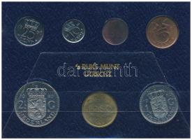 Hollandia 1980. 1c "Julianna" - 2 1/2G "Julianna" (6xklf) forgalmi sor műanyag tokban, pénzverdei zsetonnal T:UNC, patina Netherlands 1980. 1 Cent "Julianna" - 2 1/2 Gulden "Julianna" (6xdiff) coin set in plastic case with mint jeton C:UNC, patina