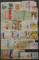 Virág motívum gyűjtemény az egész világból, kb 5.500 bélyeg rengeteg postatiszta teljes sorral, jó é...