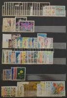 Virág motívum gyűjtemény az egész világból, kb 5.500 bélyeg rengeteg postatiszta teljes sorral, jó é...