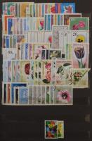 Virág motívum gyűjtemény az egész világból, kb 5.500 bélyeg rengeteg postatiszta teljes sorral, jó é...