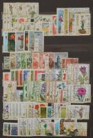 Virág motívum gyűjtemény az egész világból, kb 5.500 bélyeg rengeteg postatiszta teljes sorral, jó é...