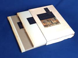 Képes Krónika I-II. kötet. [Latin nyelvű hasonmás és magyar nyelvű tanulmánykötet.] (Számozott.) (Budapest, 1987). Helikon Kiadó - Kner Nyomda, Békéscsaba). 73 t. (kétoldalas) + [6] p.; 142 + [6] p. Kolofon: "A hasonmás kiadást gondozta és a kötést tervezte Szántó Tibor [...]. Megjelent 20,24 ív terjedelemben, 16,500 példányban, ebből 4,500 példány pakisztáni kecskebőr kötésben, számozva. A hasonmás Ikonofix Special matt papírját a Zanders Papírgyárban gyártották. Ez a 102. számú példány". A Krónika-kötet minden oldala színes, számos oldalán aranyozással. A tanulmánykötet tartalma: Képes Krónika (Fordította Bellus Ibolya) - Jegyzetek (Összeállította: Kristó Gyula) - Dercsényi Dezső: A Képes Krónika és kora - Kristó Gyula: A Képes Krónika szerzője és szövege - Csapodiné Gárdonyi Klára: A Képes Krónika kódexének leírása, története és illusztrációi. Tanulmánykötetünk számozatlan. Aranyozott, illusztrált, kiadói kecskebőrkötésben, illetve enyhén sérült kiadói félbőr kötésben, színes, illusztrált, enyhén sérült kiadói kartontokban. Jó példány.