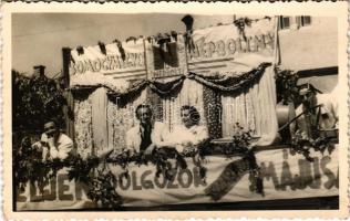 Ismeretlen település, Somogy Megyei Népbolt Vállalat május 1. felvonulás, ünnepség. photo (EK)