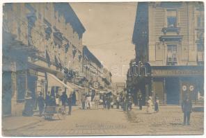1905 Temesvár, Timisoara; Mercy utca, városi gyógyszertár, Várneky A. borbély terme, Paul Häuszler üzlete, gőzmosoda. Uhrmann Henrik / street, pharmacy, hairdresser's, shops. photo (EK)