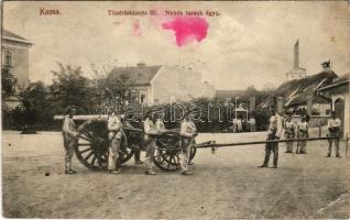 1913 Kassa, Kosice; Tüzérlaktanya III. Nehéz tarack ágyú. Iváncsics József kiadása / military artillery barracks (gyűrődések / creases)