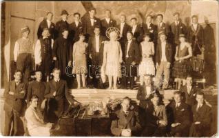 Székelyudvarhely, Odorheiu Secuiesc; amatőr színházi társulat csoportképe / amateurs theatre company. photo (kis szakadás / small tear)
