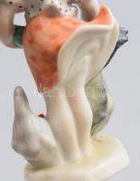 Herendi tyúkot és kakast etető lány, Kézzel festett. jelzett, hibátlan. 14 cm