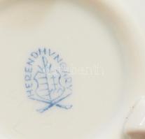 Herendi virág mintás bonbonniere, Kézzel festett. jelzett, lábán tűzrepedéssel 7,5 cm