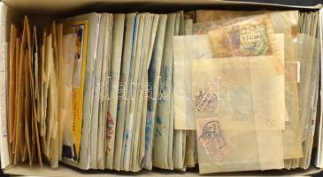 Tasakos rendező a krajcárosoktól 1960-ig, sok turullal, dobozban