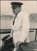 ca 1940 Magyar hajóskapitány kitüntetéssel 18x24 cm