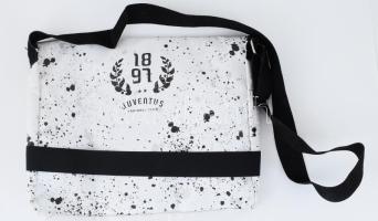 Juventus FC oldaltáska eredeti, olasz, táskavédővel, jó állapotban 36x32 cm