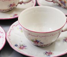 Zsolnay lila szélű tollazott 4 darab csésze 6 darab alátéttel, jelzett, minimális kopással, d: 11,5 ...