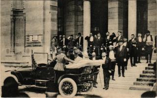 1915 Erzherzog Thronfolger Franz Ferdinand und Herzogin Sophie von Hohenberg in Sarajevo. Der Besuch im Rathaus / minutes before the assassination of Archduke Franz Ferdinand of Austria and his wife Sophie in 1914 (the trigger to WWI) (EK)