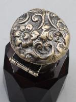 cca 1900 Bíbor parfümös üveg, ezüst (Ag) szerelékkel, jelzett, m: 5 cm