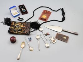 Kis doboznyi vegyes bolha és bizsu tétel.