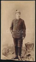 cca 1880-1890 Vadász egészalakos portréja, keményhátú fotó Knebel Ferenc szombathelyi műterméből, sérült, alján hiánnyal, 13,5x8 cm