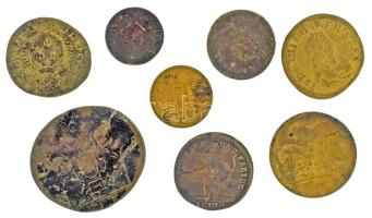 Vegyes 8xklf számláló jegy / zseton tétel, közte Német Birodalom 1888. "Frigyes Vilmos német császár Poroszország királya / Tanulj meg szenvedni panaszkodás nélkül" kétoldalas sárgaréz zseton, forrasztásnyommal (17mm) T:VF,F, patina Mixed 8xdiff counter token / jeton lot, including German Empire 1888. "Friedrich Deutscher Kaiser König von Preussen / Lerne Leiden Ohne Zu Klagen" two-sided brass token, with framemark (17mm) C:VF,F, patina