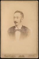cca 1895 Férfiportré (Dr. Róth Levente), kabinetfotó Divald Károly fiai (Eperjes-Tátrafüred) műterméből, a hátoldalon feliratozva, 17x11 cm