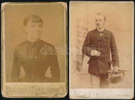 cca 1880-1890 Elegáns hölgy és úr portréi, 2 db kabinetfotó A. Knirsch, ill. Kossak József temesvári műterméből, viseltes állapotban, 16,5x11 cm