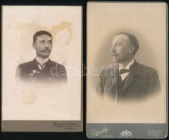 cca 1900-1910 Férfiportrék, 2 db kabinetfotó Stojkovits és Békés (Arad), ill. a Dunky fivérek (Kolozsvár-Miskolc-Sátoraljaújhely-Dés) műterméből, az egyik kissé foltos, 16,5x10,5 cm és 18x10,5 cm