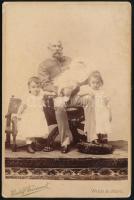 cca 1900 I. Ferenc József (1830-1916) császár és király unokáival, Mára Valéria (1868-1924) főherceg...